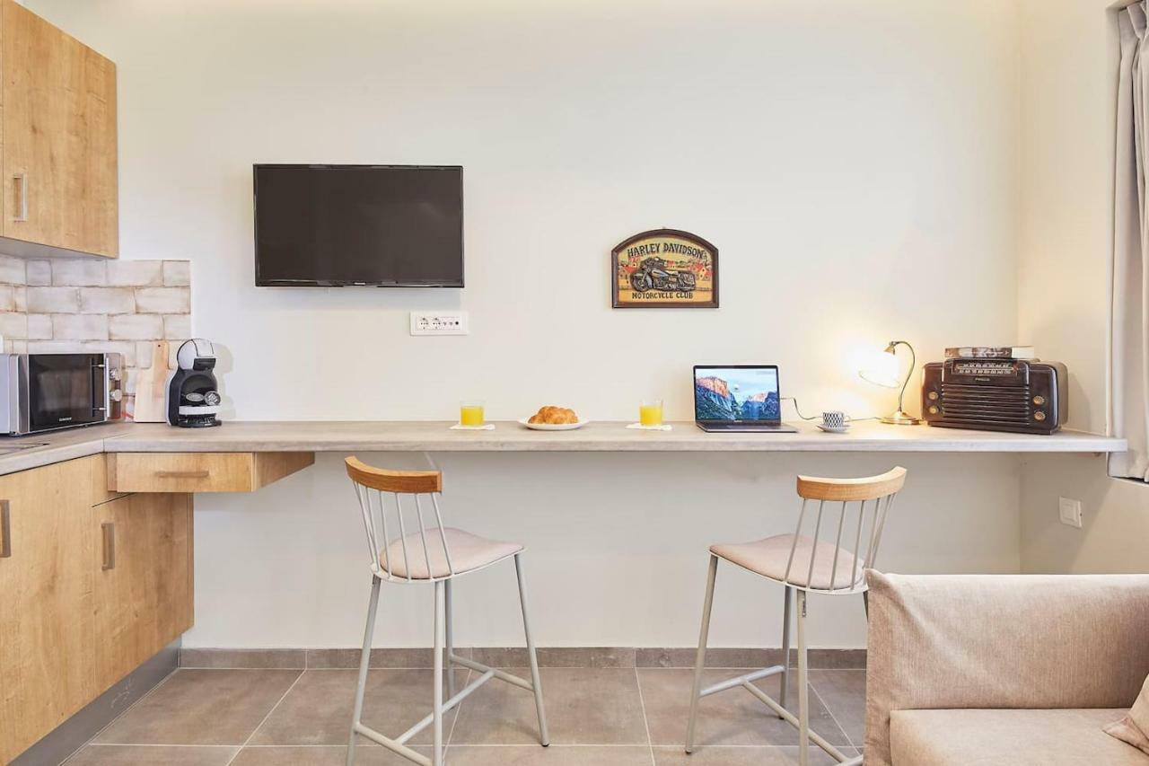 Apartment In A Hip Decorated Near Acropolis! Athens