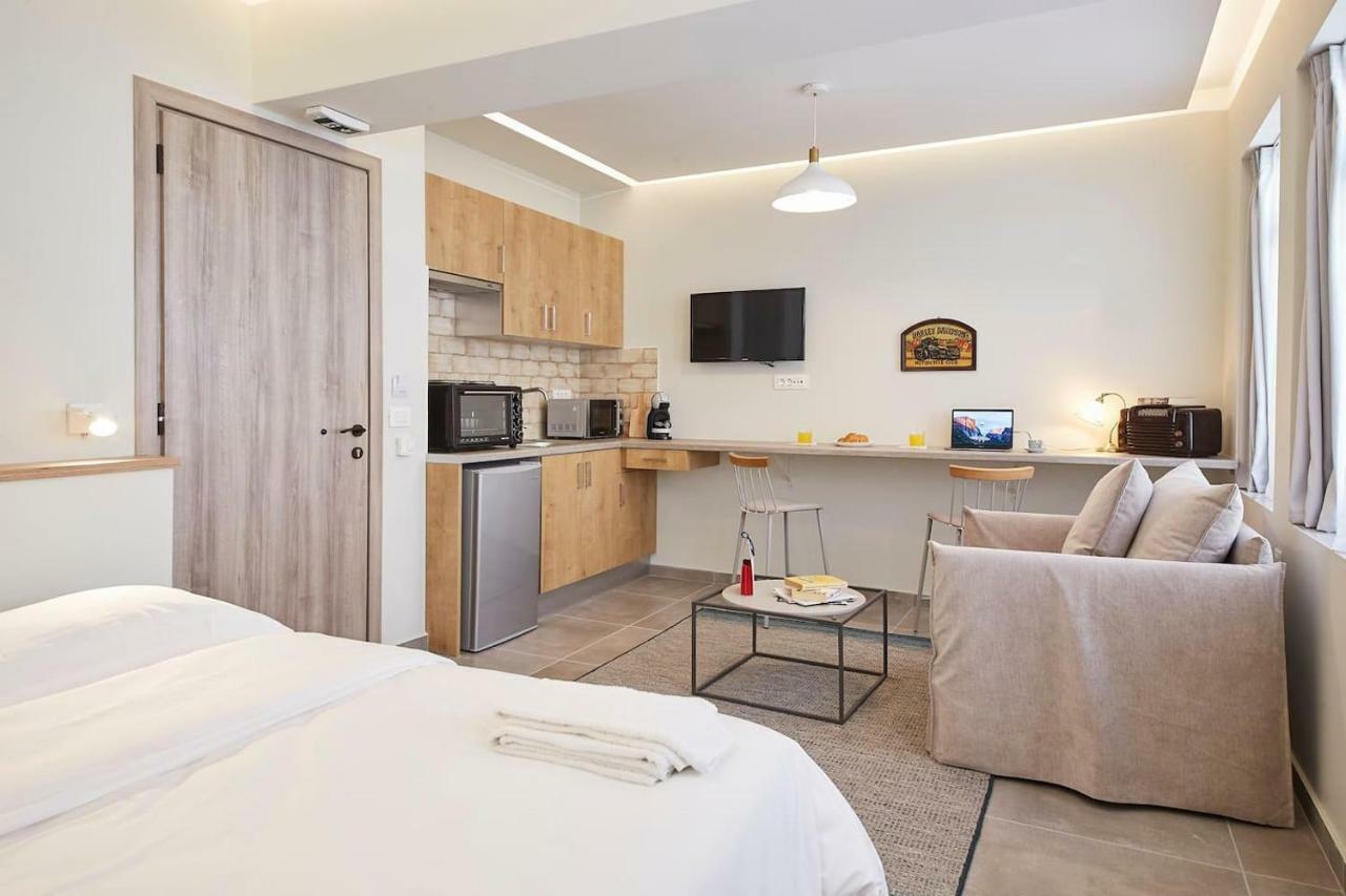 In A Hip Decorated Near Acropolis! Apartment Athens